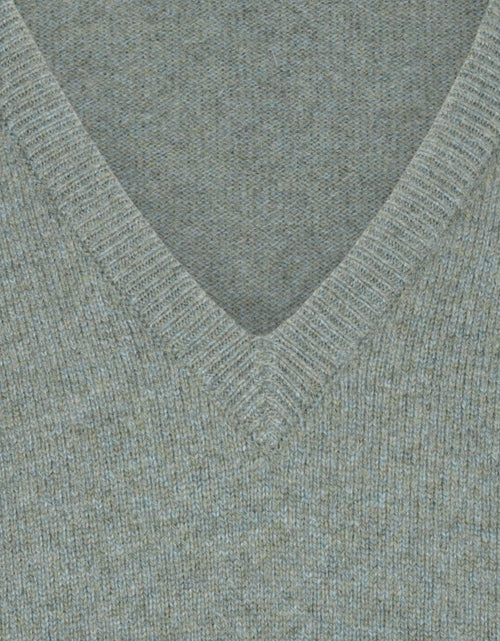 William Lockie Pullover Lambswool V-neck | Caspian/Landscape