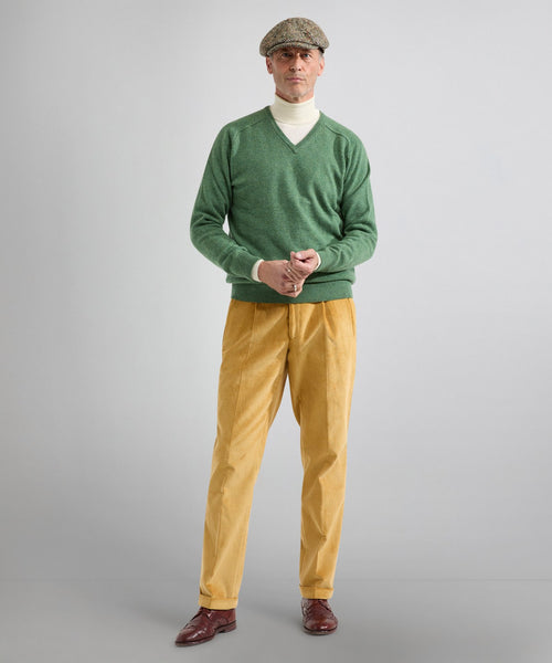 Classic Lambswool v-neck sweater | Green